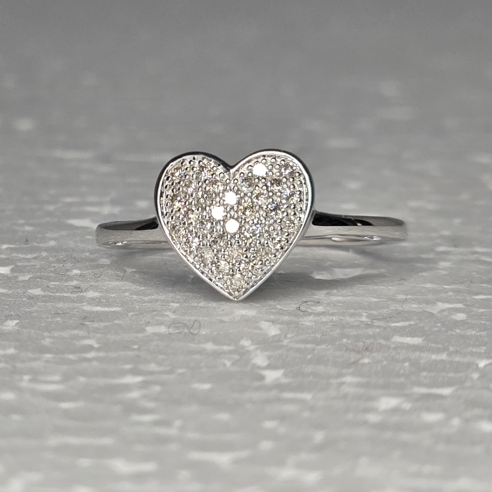 10k White Gold 0.2ct Natural Diamond Pavè Heart Ring